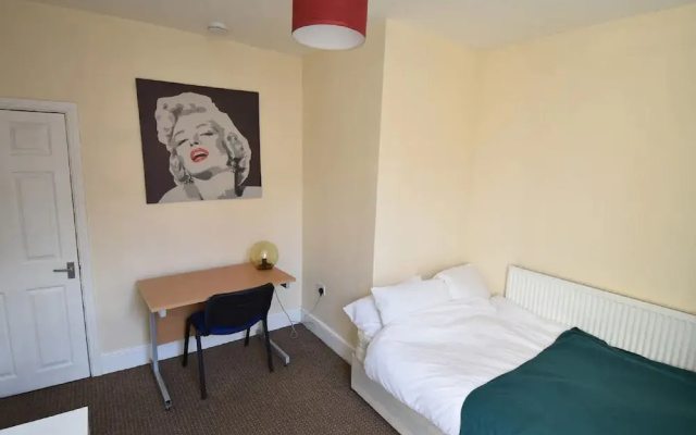 Appealing Holiday Home in Coventry near Belgrade Theatre