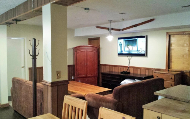 4 Bedroom Blue Mountain Rental with Hot Tub