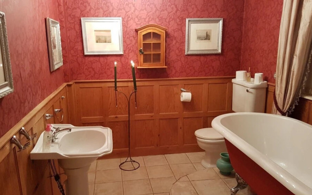 16 Maybury House