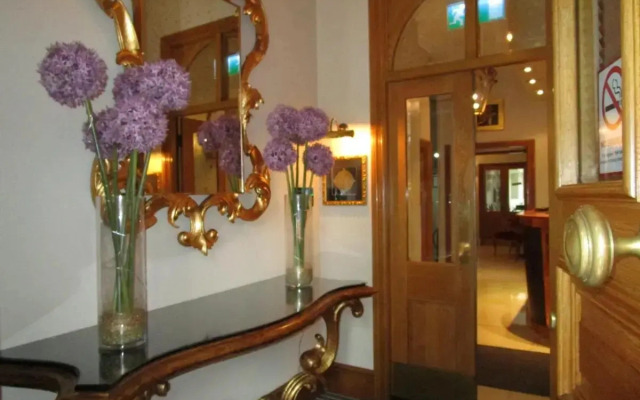 Twenty Nevern Square Hotel