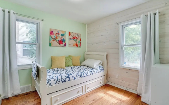 Pet-friendly Southfield House w/ Ping-pong Table!