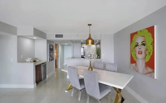 Bay Overlooking Condo With Balcony