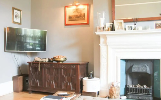 Spacious 1 Bedroom Apartment With Garden