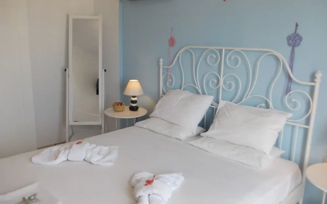 Manos Syros Rooms & Apartments
