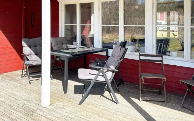 Lakefront Cottage in Torsebo