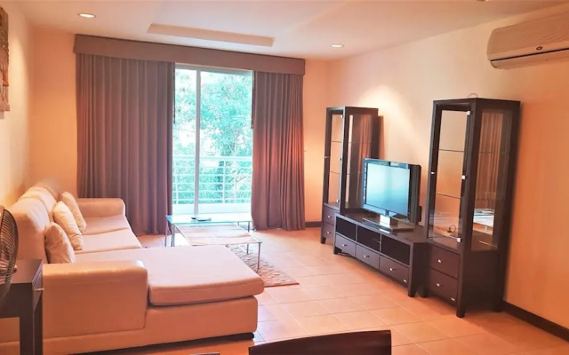 Lovely 2-bed Apartment in Pratumnak With Pool View