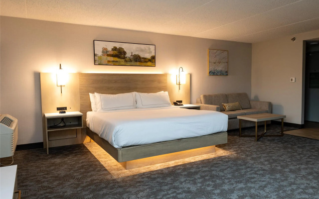 DoubleTree by Hilton Austin, MN