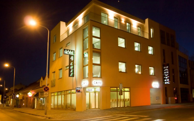 Hotel Deluxe