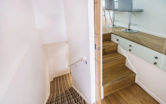 Stamford Brook Apartments
