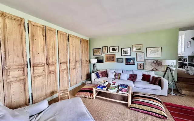 Elegant Bastide Near Aix With Pool
