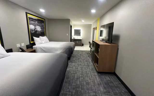 Super 8 BY Wyndham Lubbock Airport