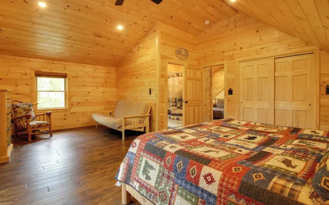 Londonderry Chalet w/ Deck, Fire Pit & Views!