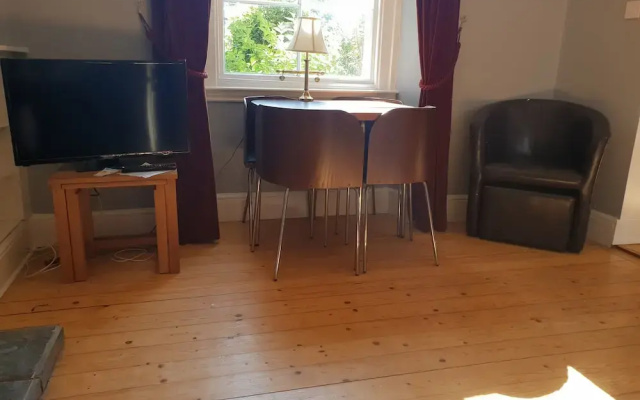 1 Bed Colony Apartment Stockbridge