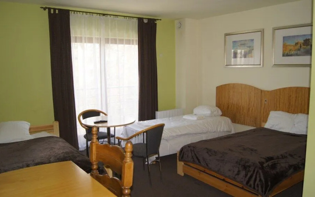 PlusHotel