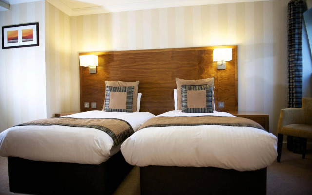 Nevis Bank Inn