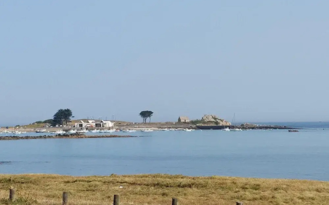 Beachfront Apartment in Plouguerneau