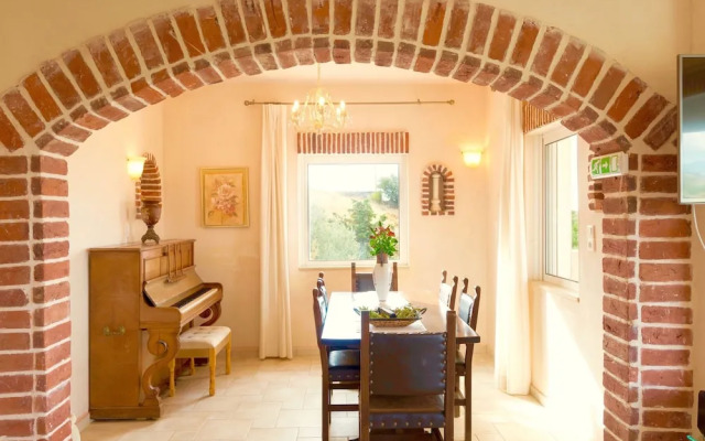 Peaceful Villa on Kamilari with Pool And Sun Lounger