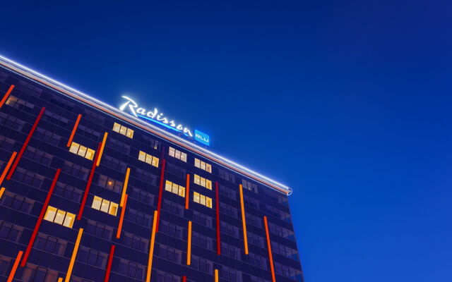 Гостиница Radisson Blu Челябинск в Челябинске 13 отзывов об отеле, цены и фото номеров - забронировать гостиницу Radisson Blu Челябинск онлайн вид на фасад