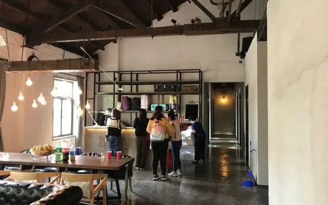 Zeako Youth Hostel