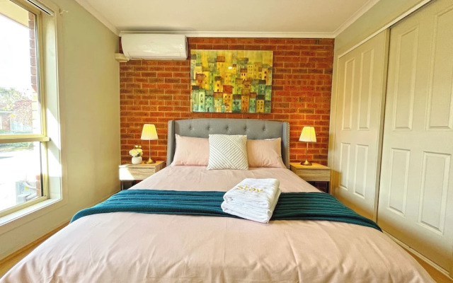 Ringwood 2BR Home