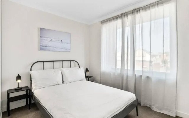 Family Friendly 3-bed With Courtyard & Parking
