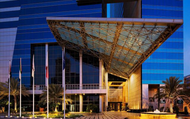 The H Hotel, Dubai вид на фасад