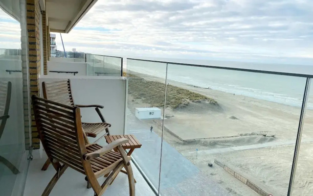 Waveside Corner Apartment