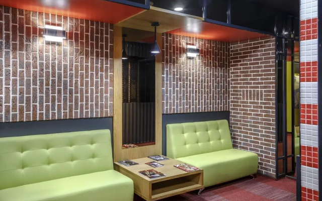 Road Star Hotel