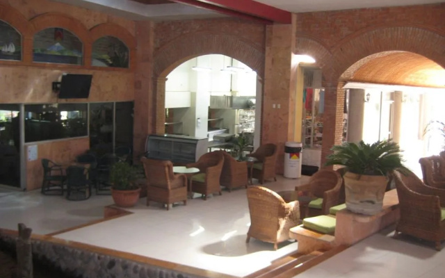 Costa Sol Hotel & Villas