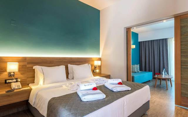 Solimar Aquamarine Resort