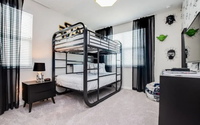 9 BD 6.5 BH House Villa