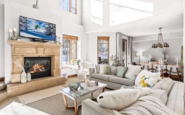 Calming Canyons Ski-in/ski-out Luxe Penthouse