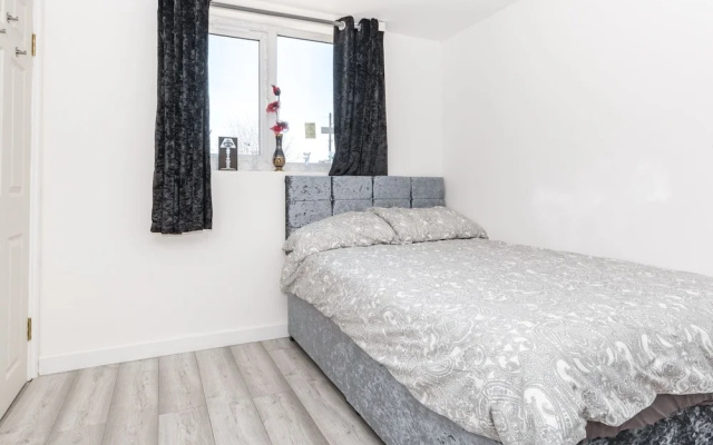 Simplistic Apartment in Croydon near Wandle Park