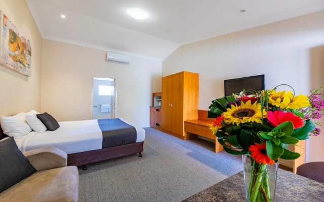 Roma Explorers Inn