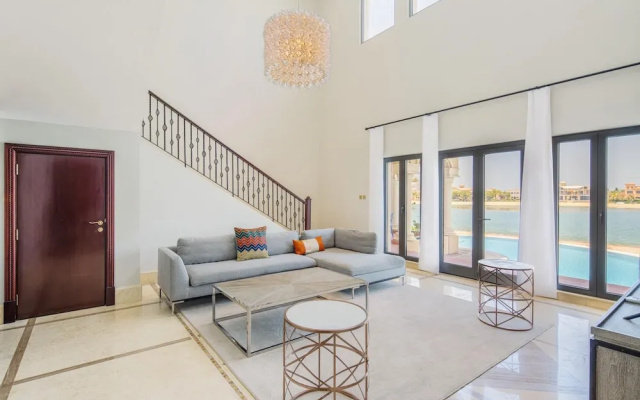 Palm Jumeirah Beach Front XL Villa w Prvt Pool