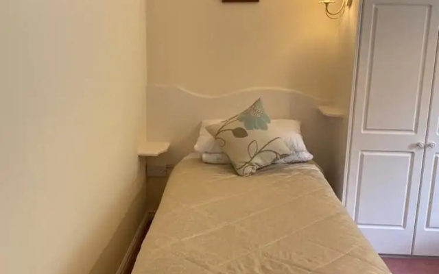 Hazelbrook Self Catering - Maximum 6 Persons
