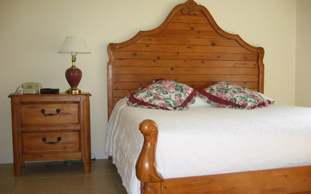 Lido Islander Inn