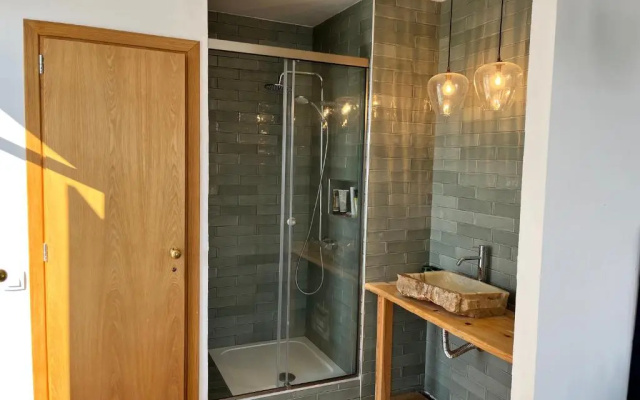 Lovely 1 Bed Townhouse with patio