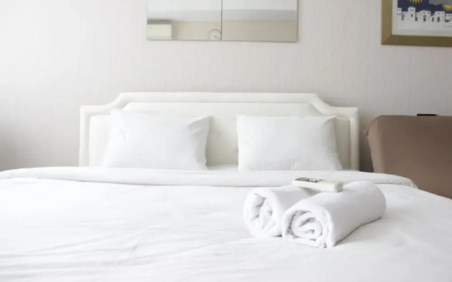 Bright Studio Room at Dago Suites Apartment near ITB
