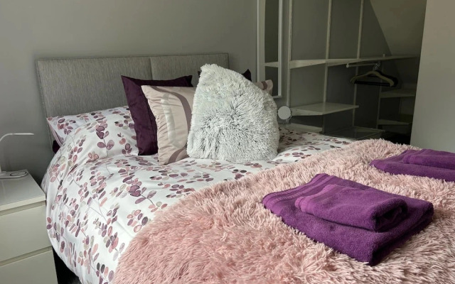 Captivating 1-bed Apartment in Hednesford