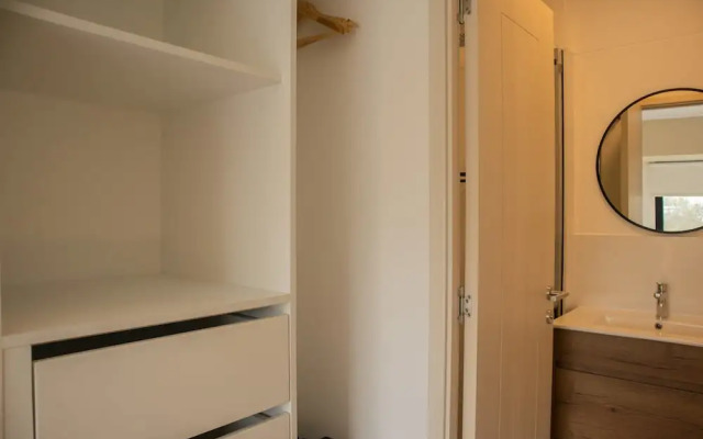 w Stylish 2BR With Balcony in San Isidro