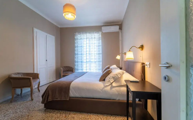 Lotus Apartment With Lakeview