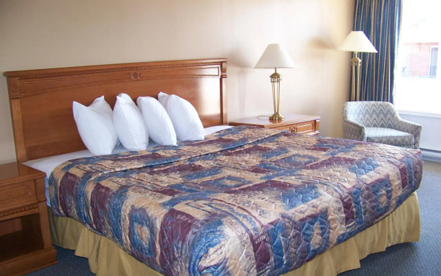 North Shore Wayside Inn