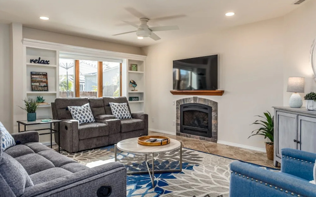 Margaret 5 Bedroom Home by RedAwning