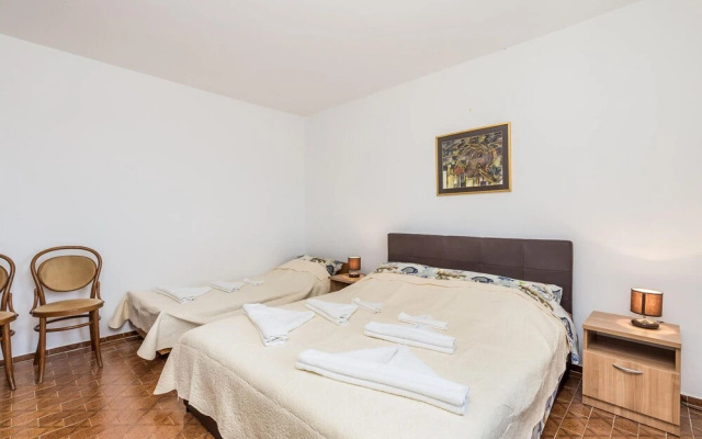 Awesome Home in Stinica With 2 Bedrooms and Wifi