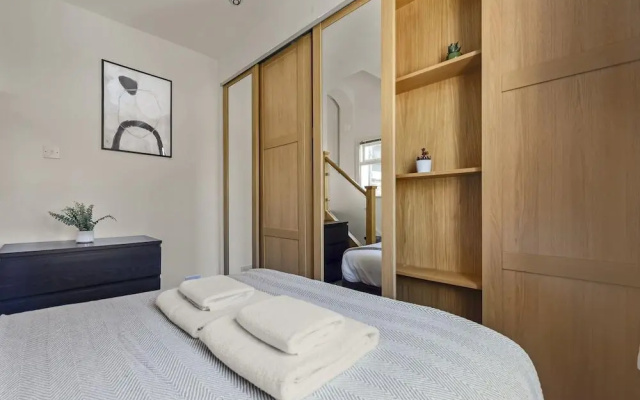 Immaculate 2 Bed Flat in West Kensington