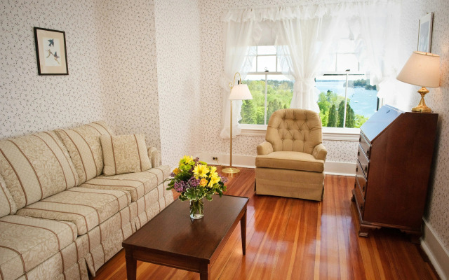 Asticou Inn