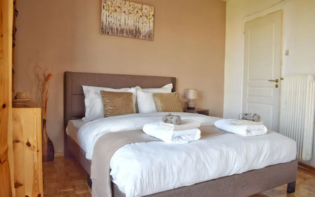 4-bedroom Athens Smart Stay - Base Rate - Extra Customisable