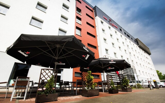 Park Hotel Diament Katowice вид на фасад