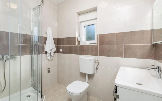 Awesome Apartment in Stara Novalja With 1 Bedrooms and Wifi